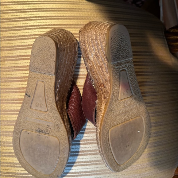 Burberry slide on sandals - Picture 3 of 5